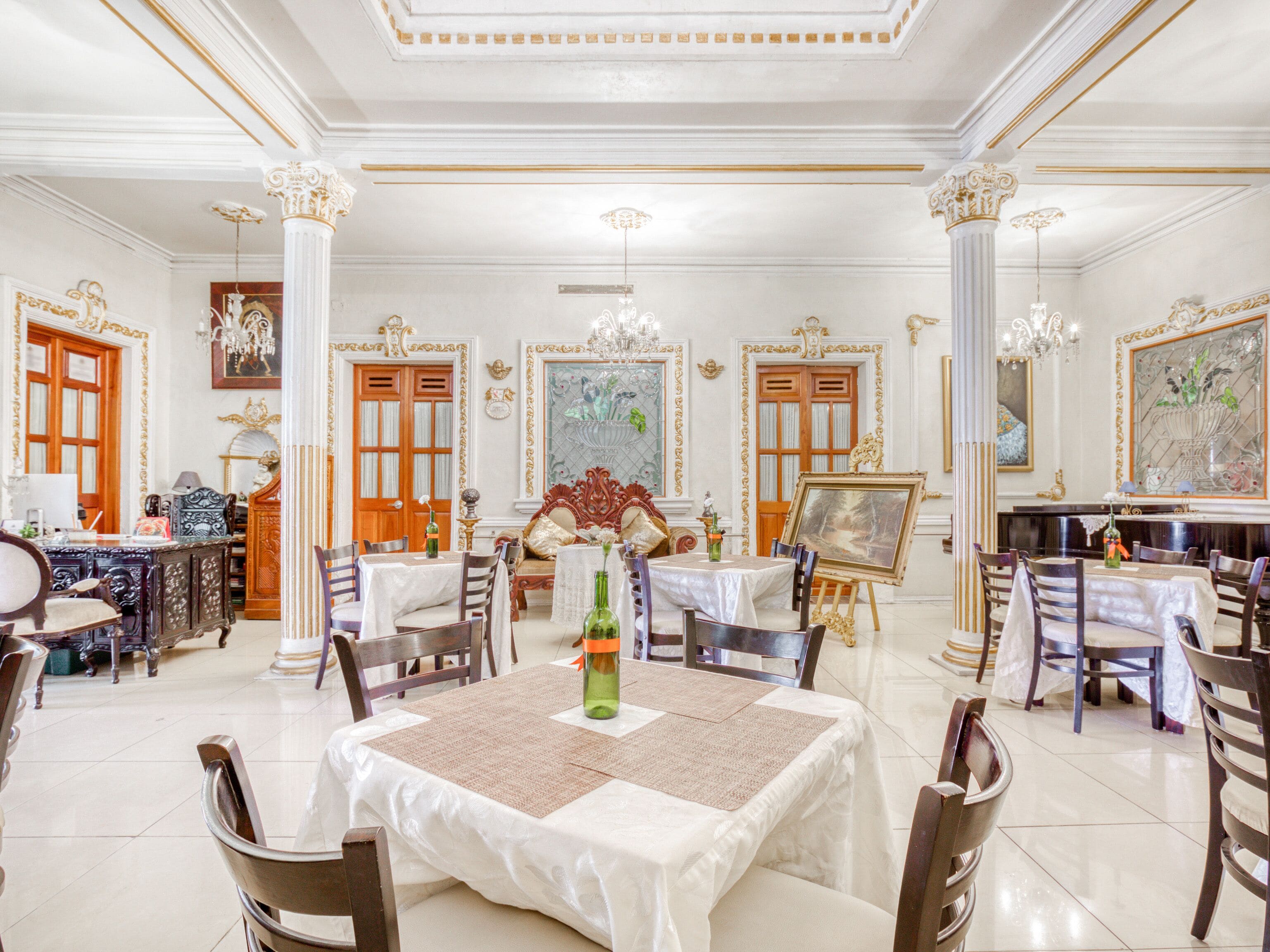 daily cooked-to-order breakfast (mxn 200 per person)