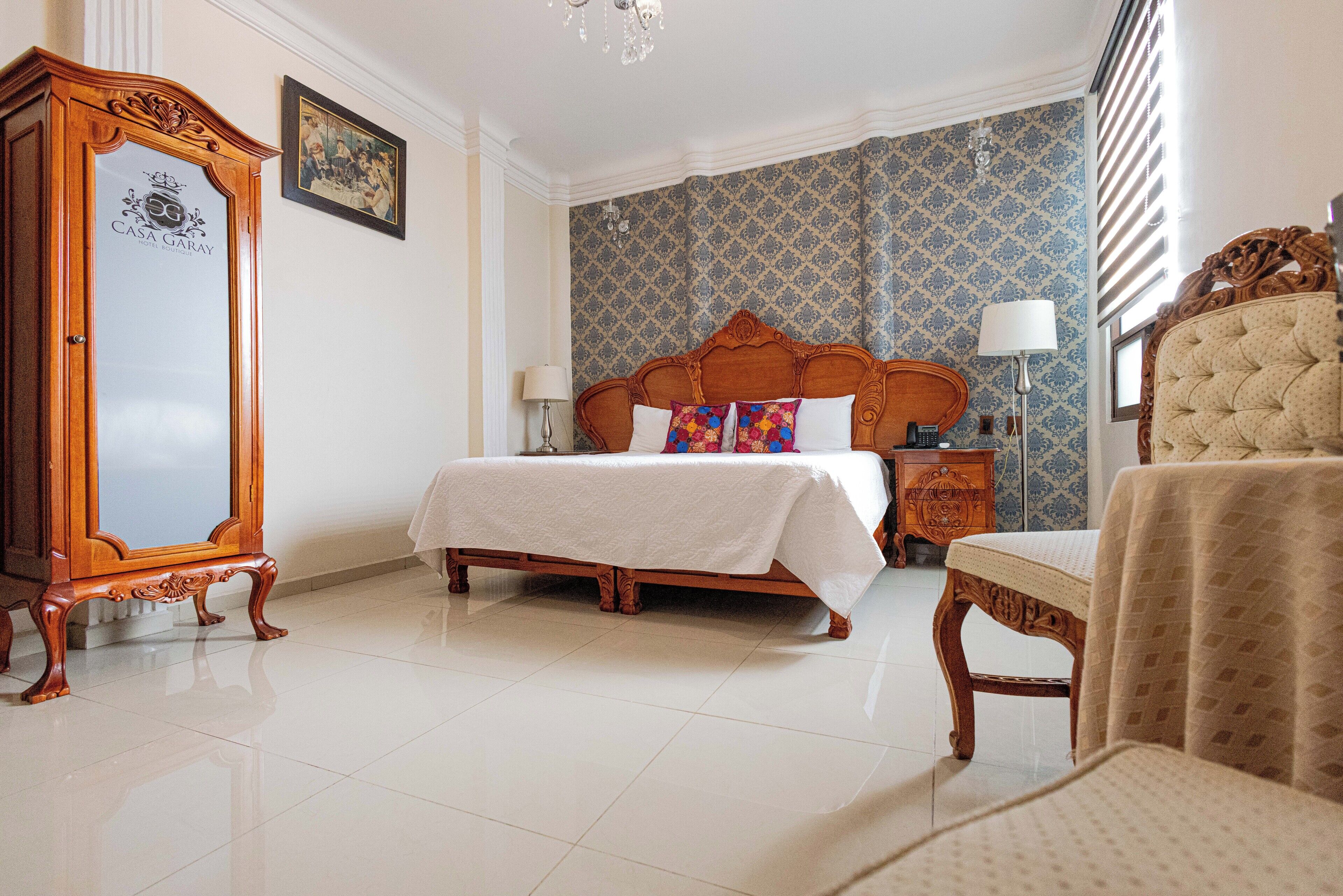 deluxe room, 1 king bed | premium bedding, minibar, in-room safe, iron/ironing board