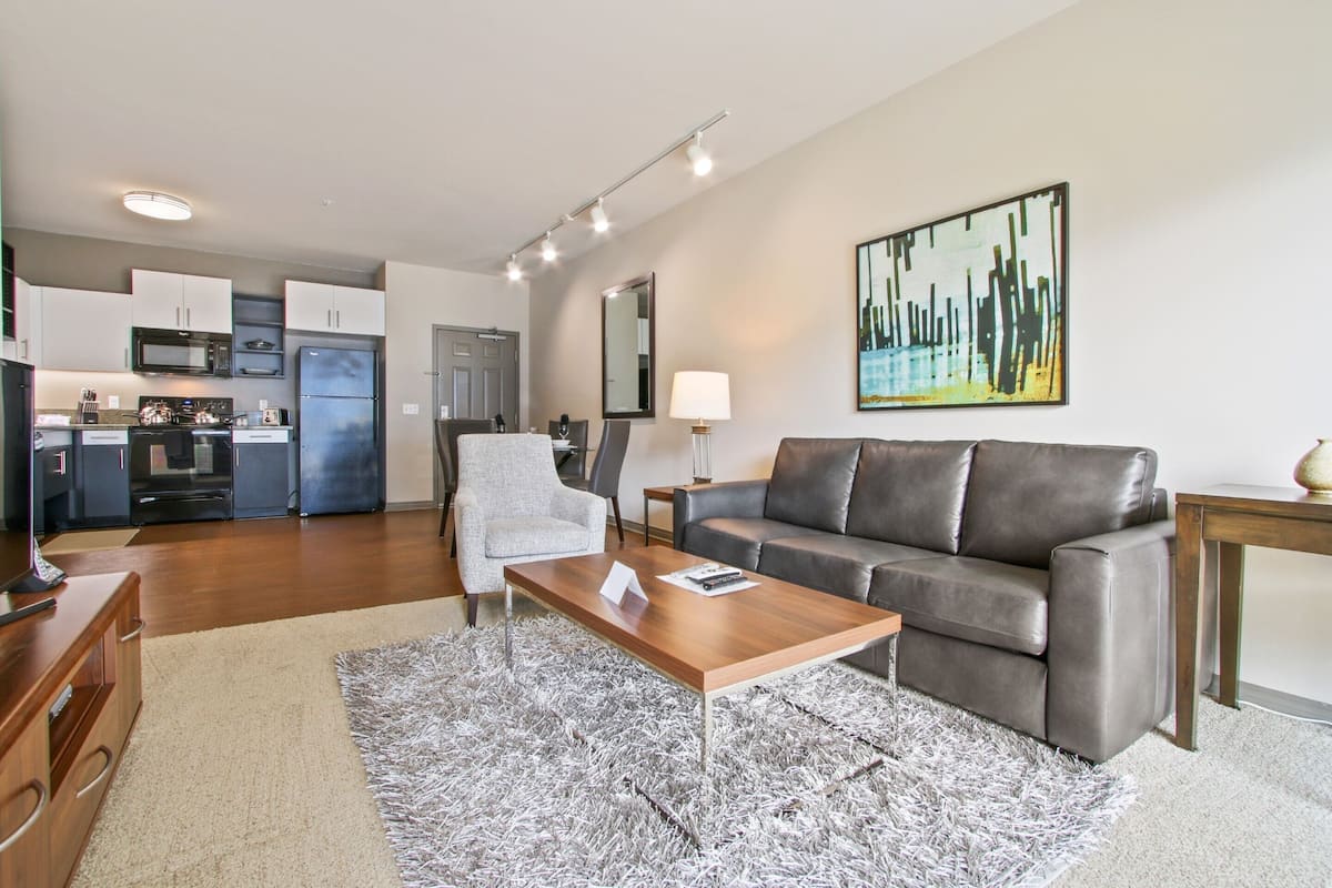 Luxury Apartment, 1 Queen Bed with Sofa bed | Living room