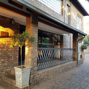 Exterior detail - Falling Feather Inn (Pretoria)