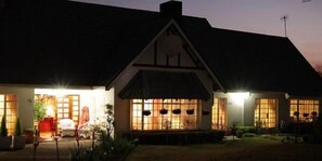 Mặt tiền nơi lưu trú