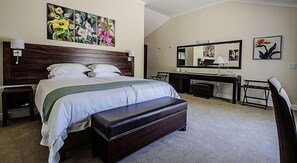 Premium bedding, pillow-top beds, in-room safe, individually furnished - Clos Malverne Wine Estate Accommodation (Stellenbosch)