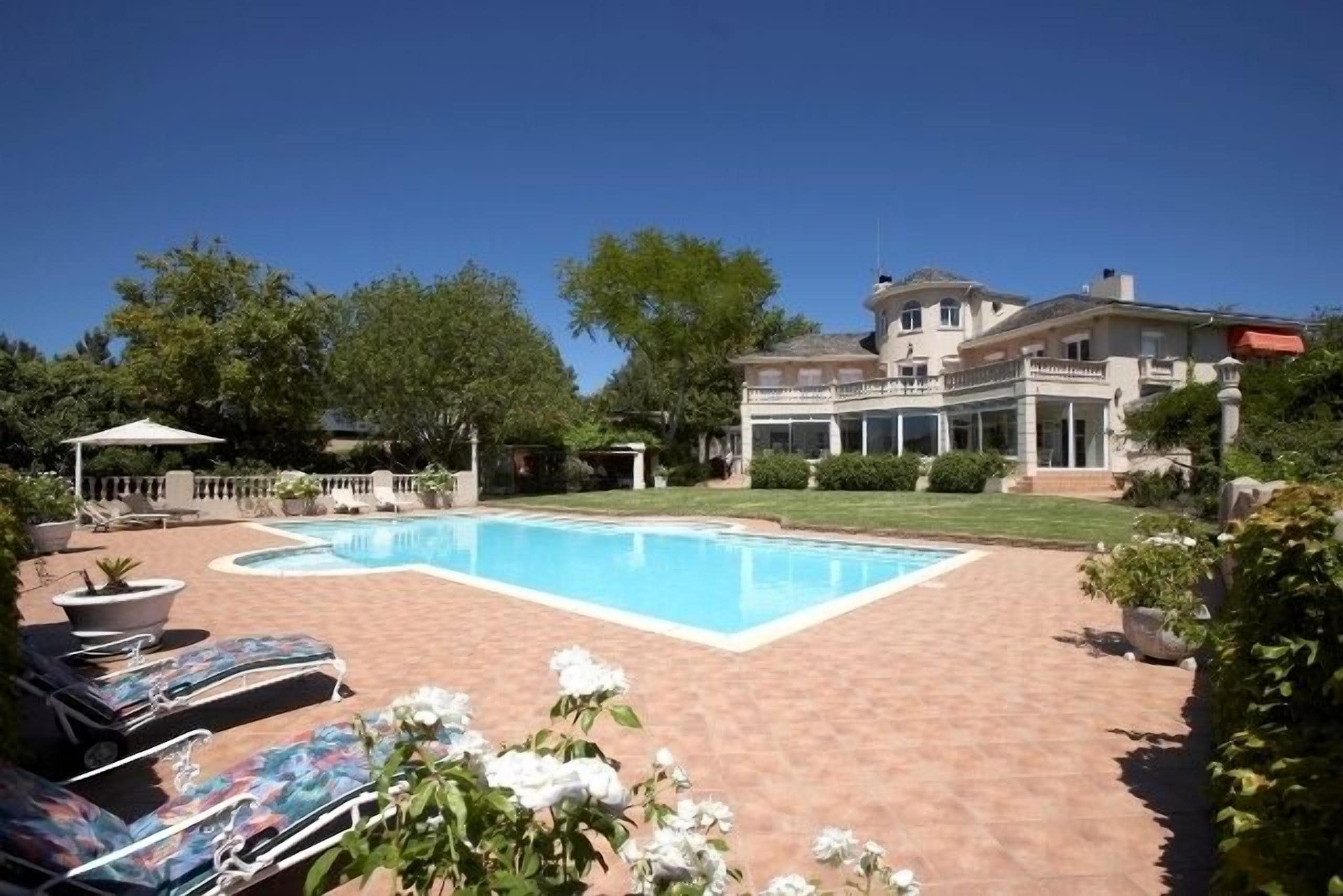 2 outdoor pools, pool umbrellas, pool loungers