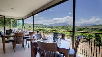Breakfast and lunch served, garden views