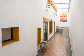 Terrace/patio - Cinco de Mayo Hotel (Querétaro)