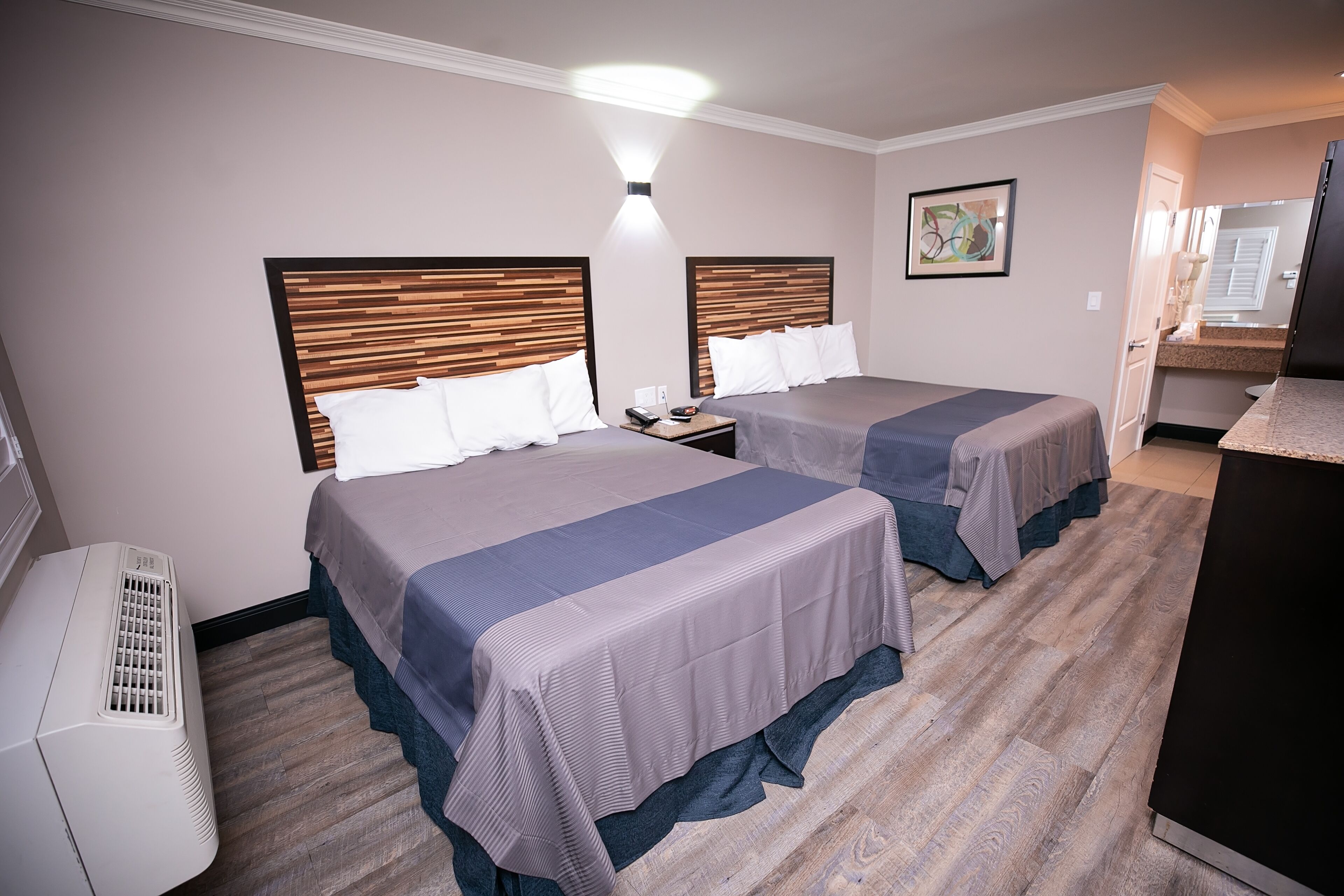 Photo - Diamond Bell Inn & Suites