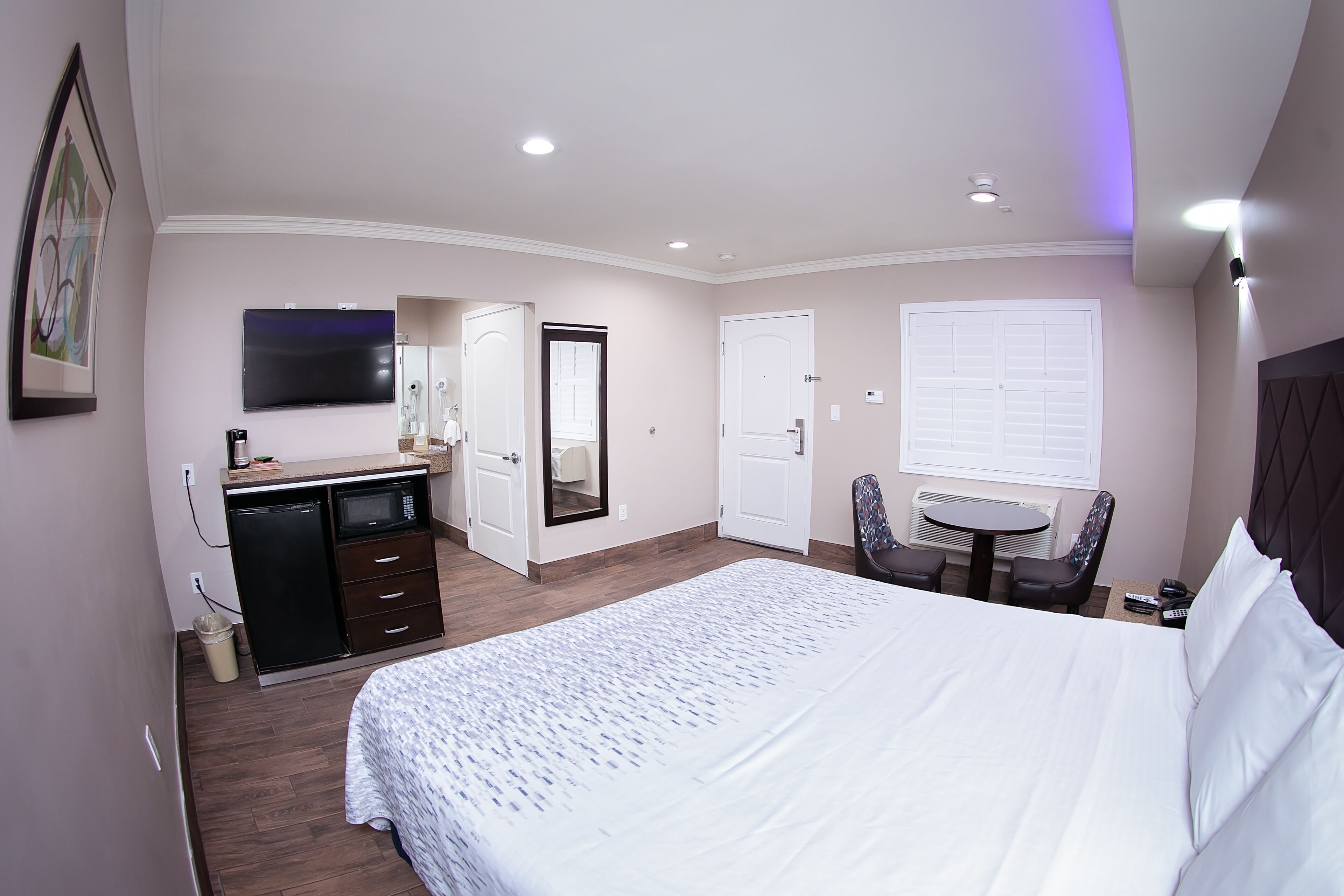 Photo - Diamond Bell Inn & Suites