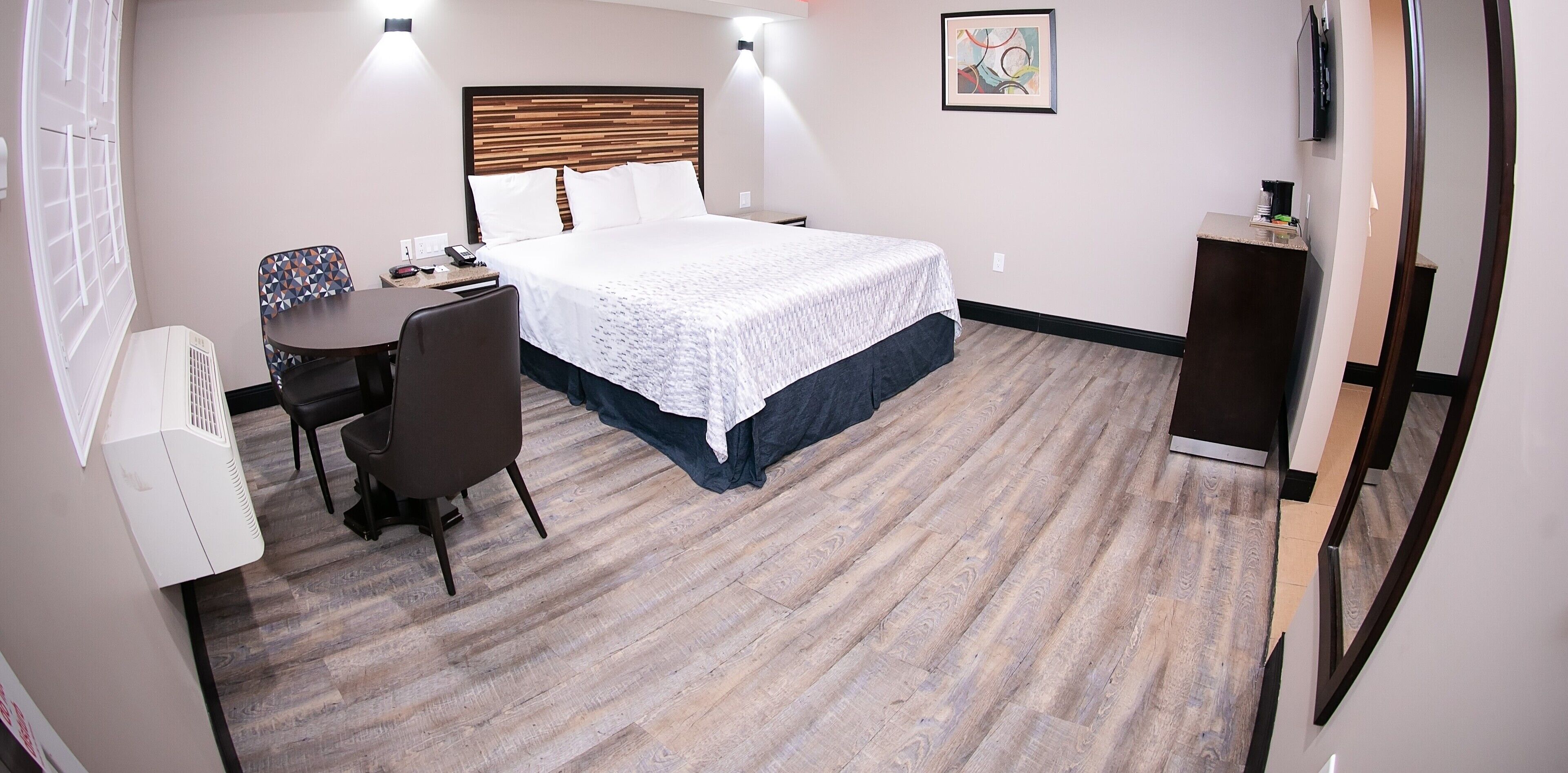 Photo - Diamond Bell Inn & Suites