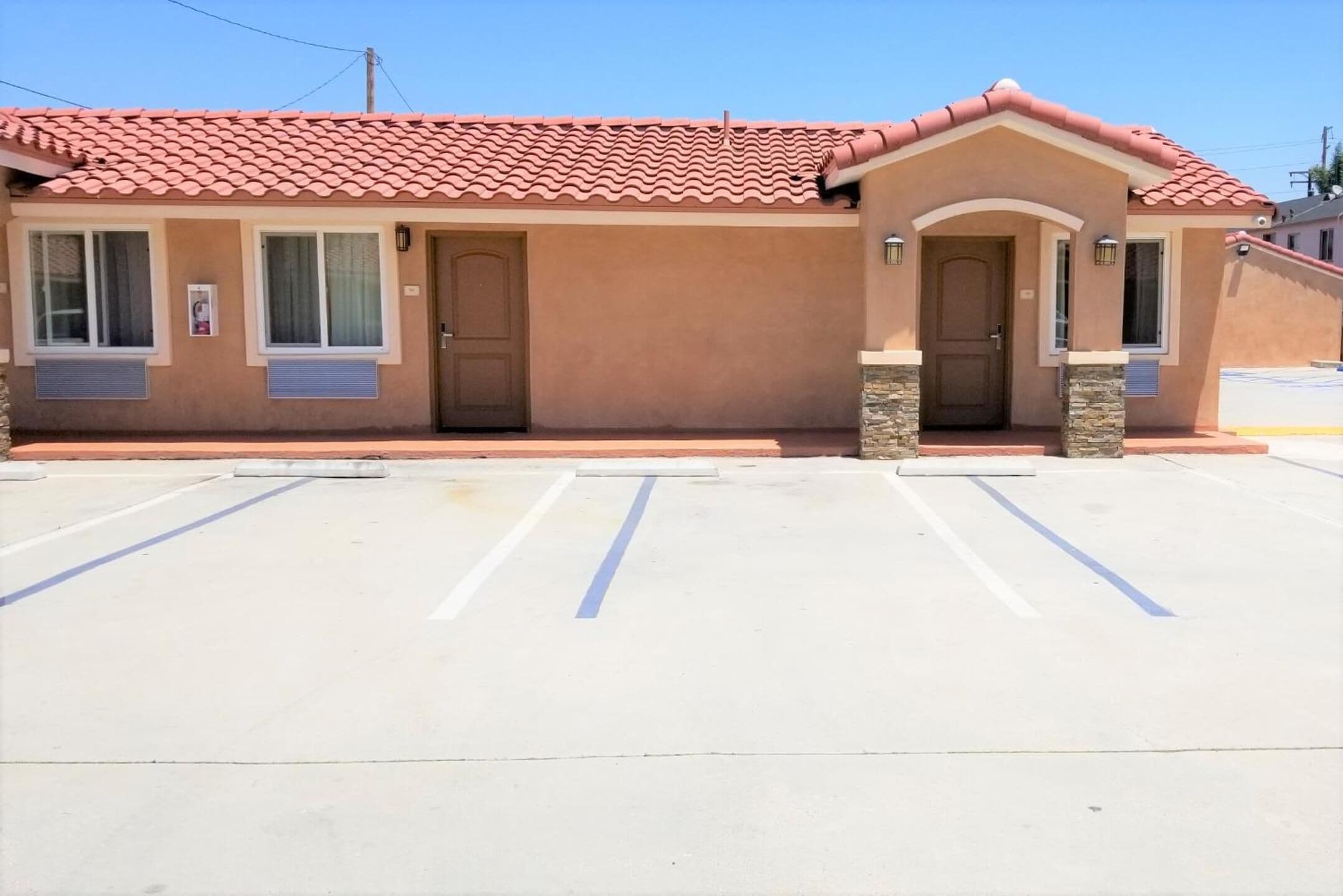 Photo - Diamond Bell Inn & Suites