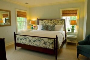 Hochwertige Bettwaren, Daunenbettdecken, Pillowtop-Betten, Zimmersafe