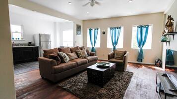 Killing me Softly | Living area | Flat-screen TV