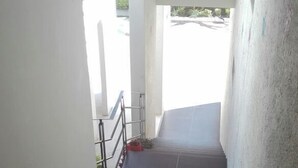 A staircase with dark tiles leading to an outdoor area. - Hotel Guivá San Pablo (Oaxaca)