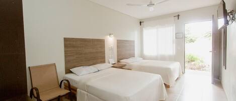 Fer et planche à repasser, Wi-Fi gratuit, draps fournis