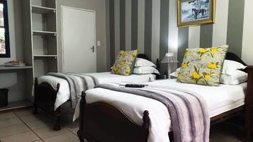 Estudio Confort | 1 habitación, caja de seguridad en la habitación y muebles diferentes