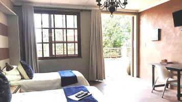 Comfort Triple Room | In-room safe, individually furnished, desk, laptop workspace