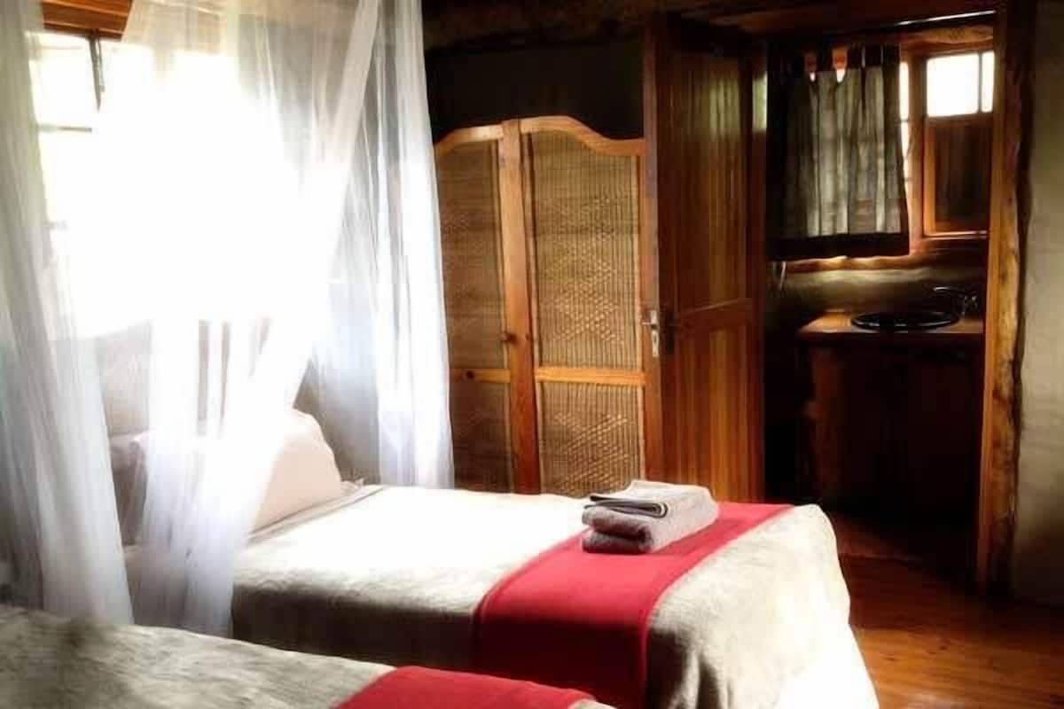 King/Twin Log Cabin | 1 bedroom, in-room safe, rollaway beds (surcharge), bed sheets