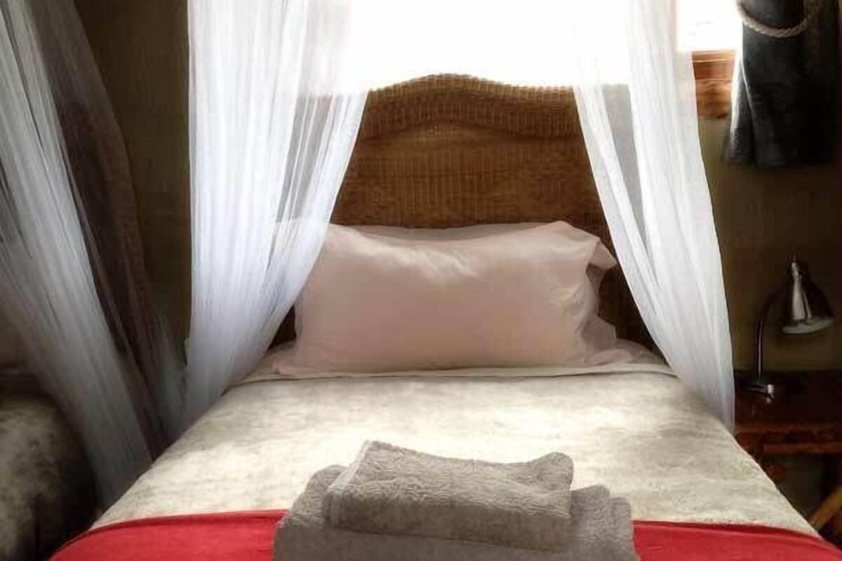 Double Cabin | 1 bedroom, in-room safe, rollaway beds (surcharge), bed sheets