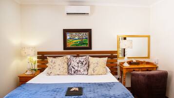 Room 1: Standard Room | In-room safe, individually decorated, individually furnished, desk