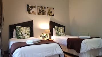 Standard Twin Room, 1 Bedroom | 1 bedroom, individually decorated, desk, laptop workspace
