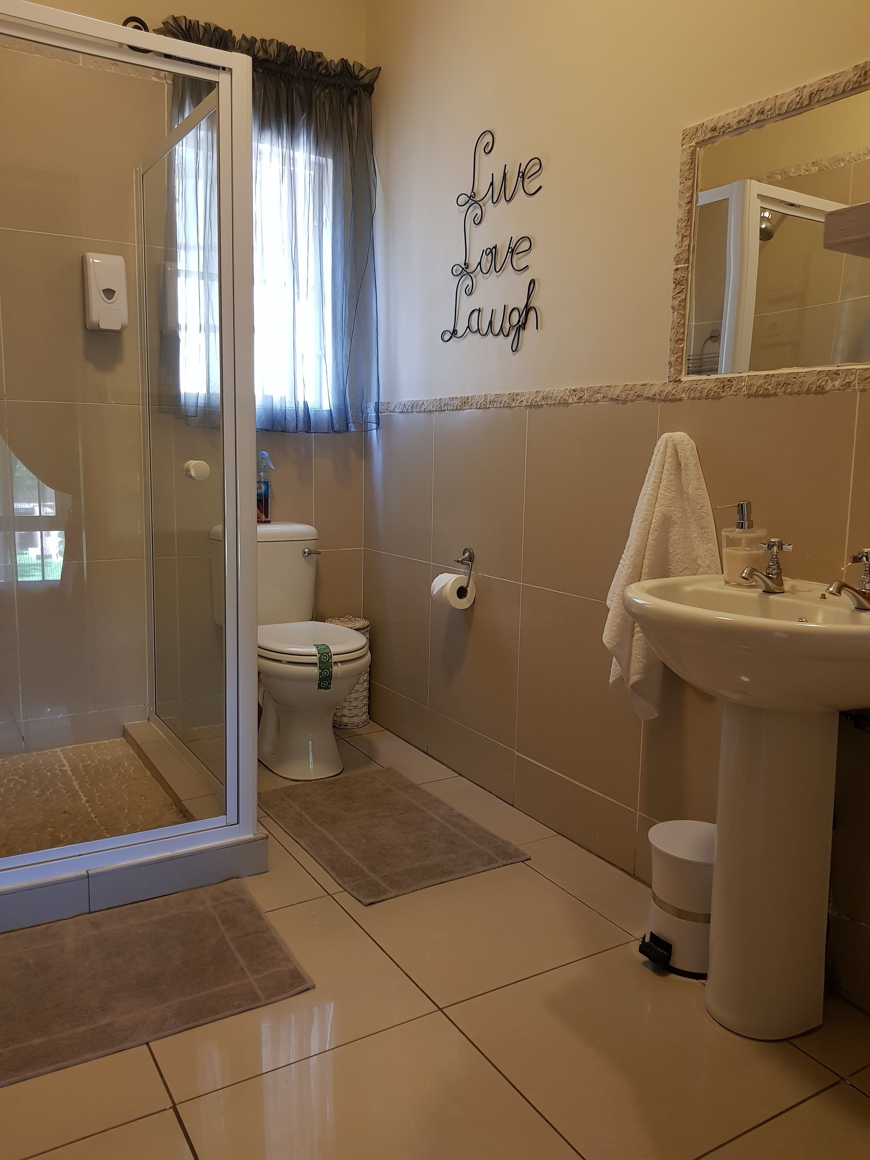 Standard Twin Room, 1 Bedroom | Bathroom | Shower, hair dryer, towels, soap