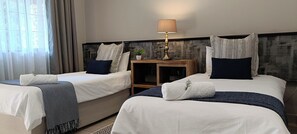 Individually decorated, desk, laptop workspace, iron/ironing board - Citrus Lane Guesthouse (Randburg)