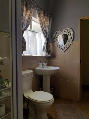 Chambre Standard avec lits jumeaux, 1 chambre | Salle de bain