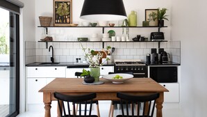 Deluxe Cottage | Private kitchen | Coffee/tea maker, cookware/dishes/utensils