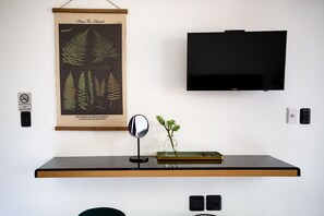 Deluxe Studio | Minibar, in-room safe, desk, laptop workspace - Brenaissance Guest Estate & Function Venue (Stellenbosch)