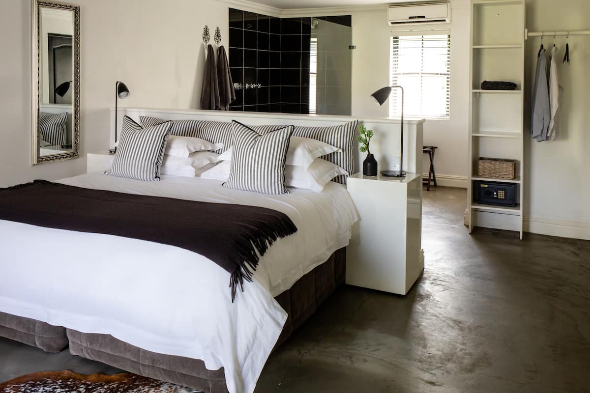 Chambre Standard, 1 très grand lit, vue jardin | Salle de bain