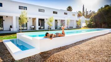 Luxury Villa | Pool | Seasonal outdoor pool
