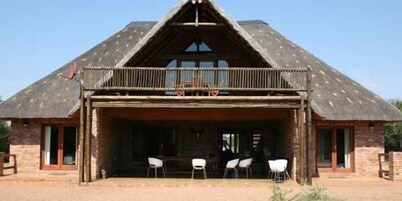 Makhato 84 Bush Lodge