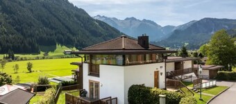 Geräumige Unterkunft mit Bergblick