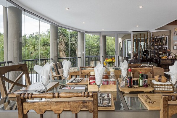 Dining - Glenda s Guest Suites (Midrand)