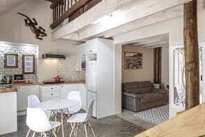 Habitación Confort, 1 habitación (Double Occupancy ) | Caja fuerte, escritorio, sistema de insonorización y wifi gratis
