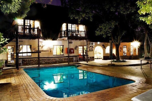 Façade de l’hébergement - soirée/nuit