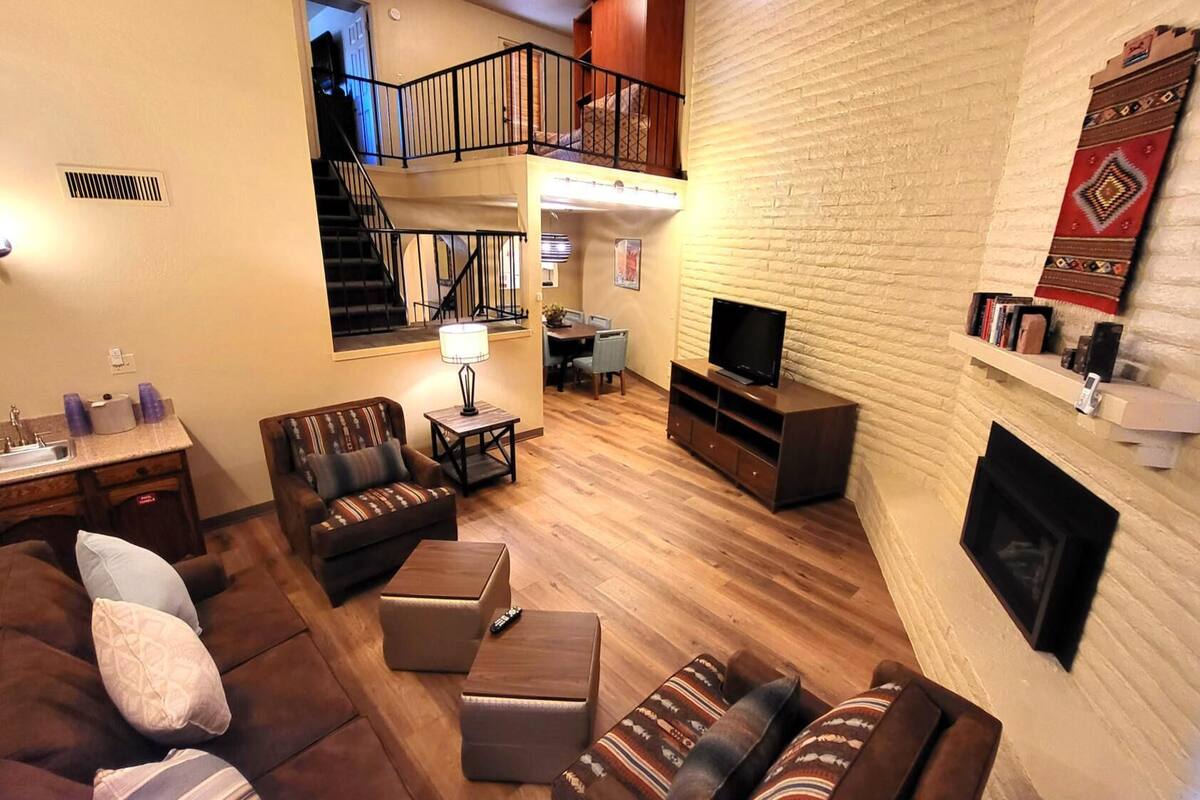 Loft, 2 Bedrooms | Living area | Flat-screen TV, fireplace
