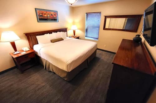 In-room safe, soundproofing, iron/ironing board, free WiFi