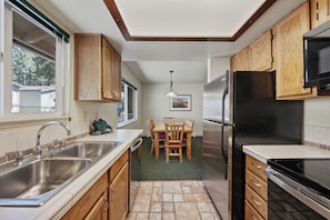 Room, 2 Bedrooms | Private kitchen