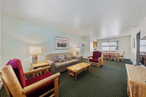 Rom, 2 soverom | Oppholdsområde | TV