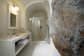 Deluxe Suite, Jetted Tub, Sea View | Bathroom | Shower, rainfall showerhead, free toiletries, hair dryer - Atrina Canava 1894 (Santorini)