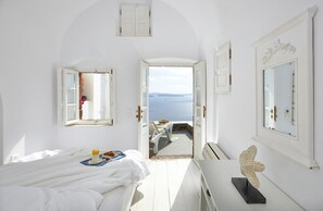 Grand Villa, Sea View | ミニバー、セーフティボックス (室内)、客室ごとに異なる装飾、客室ごとに異なるインテリア