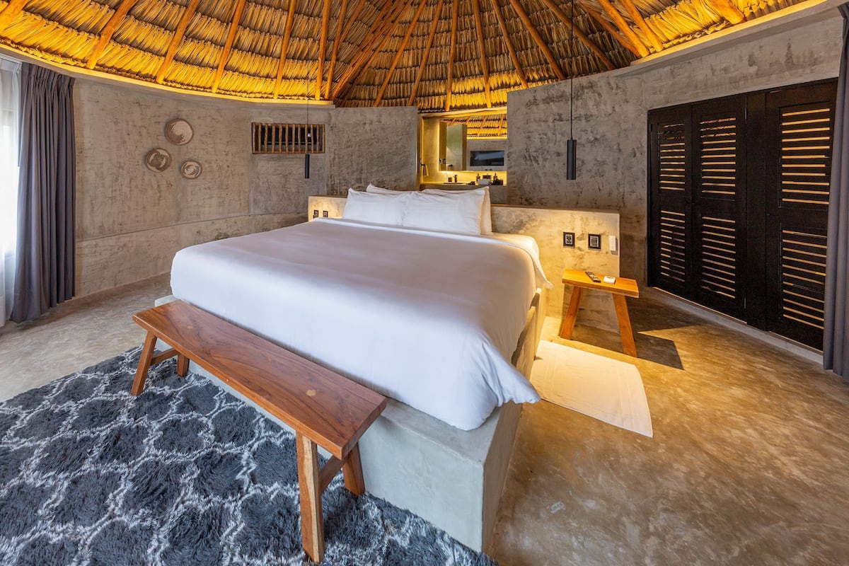 Jungle View King Bed Minipool | 1 habitación, ropa de cama de alta calidad y minibar