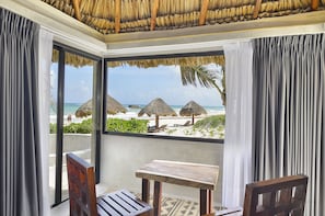 Suite Oceanfront Two Double Beds | Ropa de cama de alta calidad y minibar 