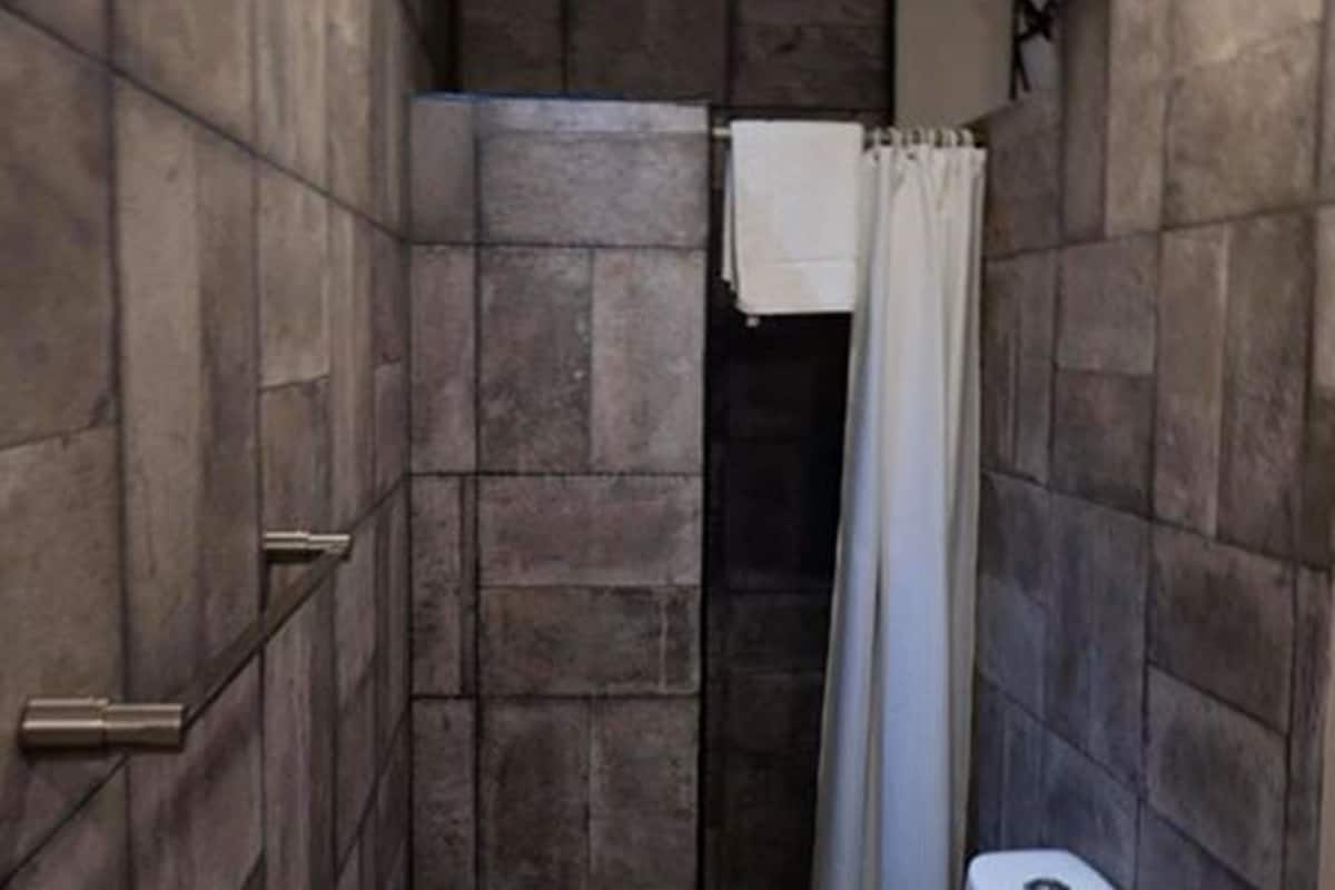 standard room | bathroom | shower, free toiletries, hair dryer, bidet