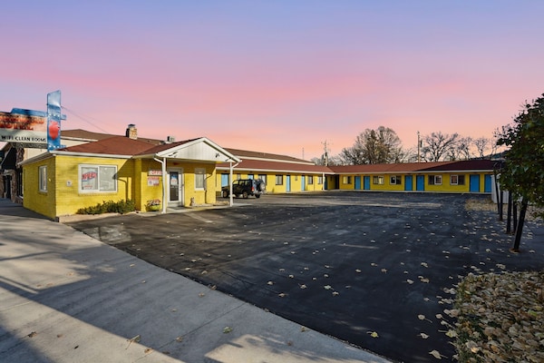 Arrowhead Motel - Sundance, WY