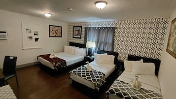 Familiekamer, Meerdere bedden | Een bureau, gratis wifi, beddengoed