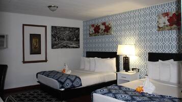 Quarto casal | Escrivaninha, Wi-Fi de cortesia, roupa de cama