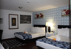 Escritorio, wifi gratis y ropa de cama 