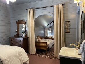 Friendship Suite | 책상, 무료 WiFi, 침대 시트