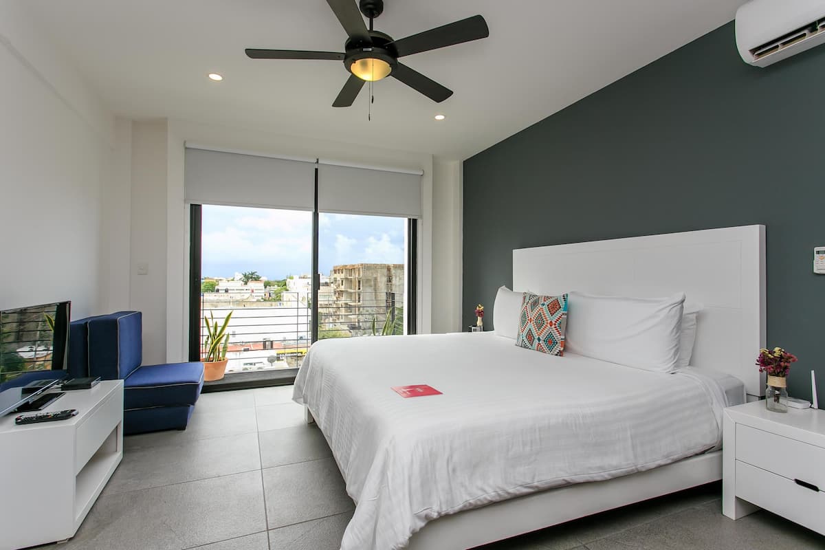 In-room safe, laptop workspace, blackout drapes